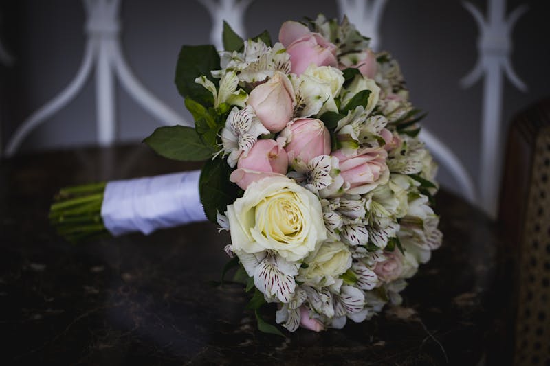 Bouquet de mariée élégant blanc et champagne
